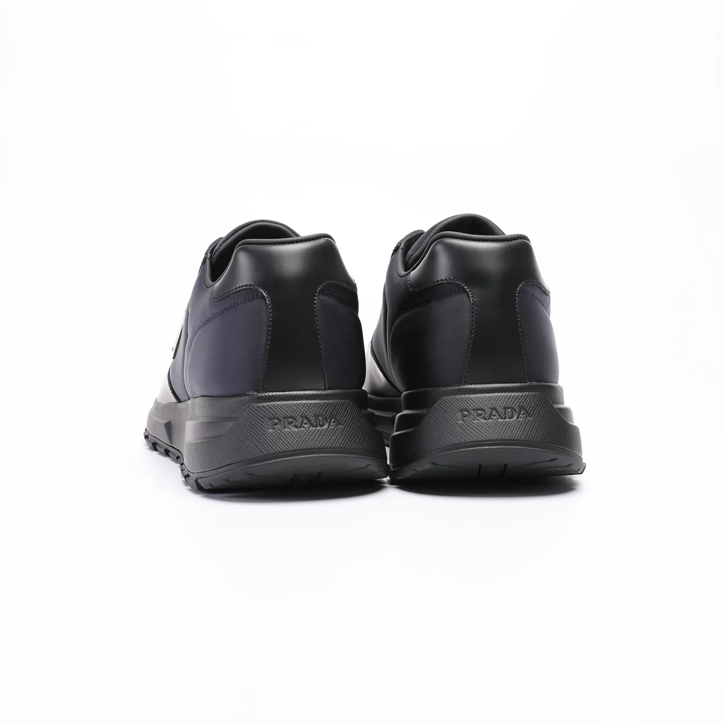 Batch 580 [PRADA] Men's shoes are popular in the counter, official website synchronization, high-quality shipments. Fabric: original cowhide with snakeskin. Lining: cowhide feet + cowhide lining. Outsole: original TPU + foam. Size: 38-46